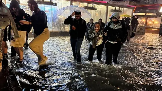 Ankara'da sağanak yağış sele neden oldu