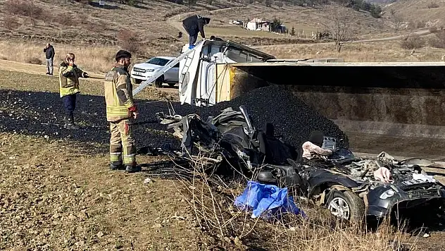 Ankara'da zift yüklü kamyon kamyonete çarptı: 3 belediye işçisi öldü