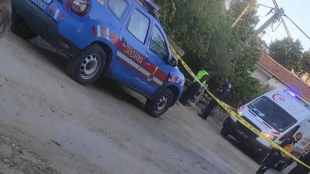 Anne ve babasını öldürdü, 2 kuzenini de yaraladı