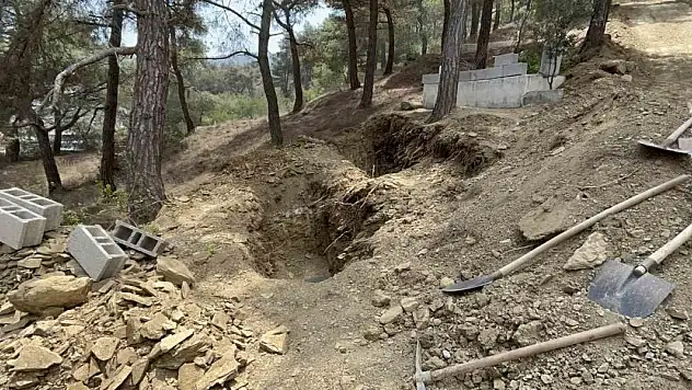 Anne ve kızı yan yana toprağa verildi