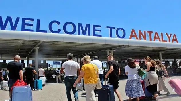 Antalya Havalimanı'nda uçuş ve yolcu sayısı rekoru kırıldı!