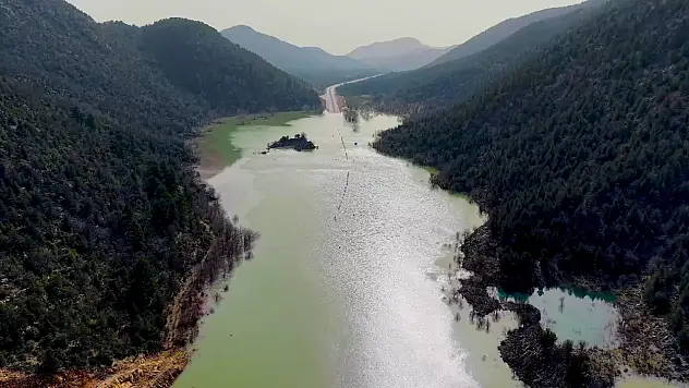 Antalya-Konya yolunda su seviyesi 3 metreye ulaştı!