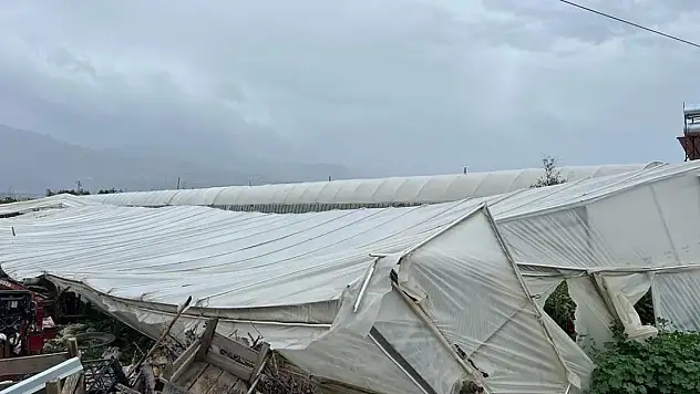 Antalya'da fırtına seralara zarar verdi