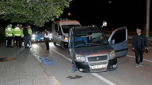 Antalya'da hafif ticari araç ile halk otobüsünün karıştığı kazada 1 kişi öldü