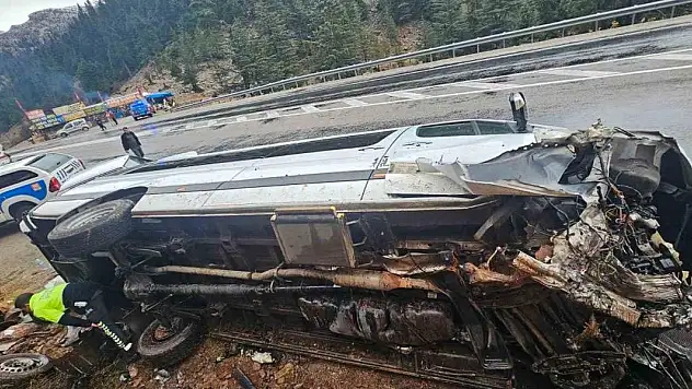 Antalya'da yolcu minibüsü devrildi: 9 yaralı