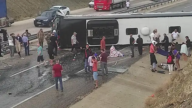 Antalya'da yolcu otobüsü devrildi: 10 yaralı