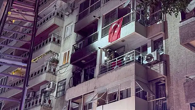 Apartman dairesinde meydana gelen patlamada 4 kişi yaralandı
