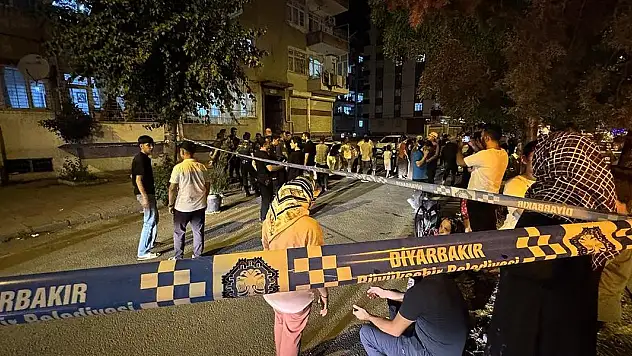 Apartman sallandı ihbarı üzerine 5 katlı bina tahliye edildi