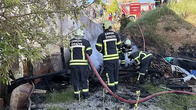 Apartmanın tandırlığında çıkan yangın korkuttu