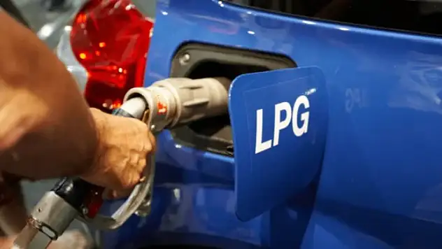 Araç sahiplerine müjde! Bu gece LPG'ye büyük indirim geliyor