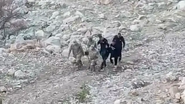 Araç şarampole yuvarlandı: 1'i ağır 4 yaralı