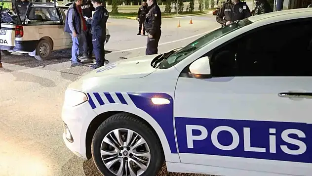 Araçlar ve şüpheli şahıslar didik didik arandı