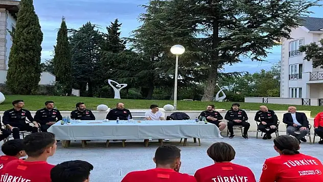 Arda Güler'den U14 Milli Takımı'na ziyaret