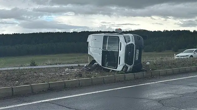 Ardahan'da servis minibüsü devrildi: 1 ölü, 13 yaralı