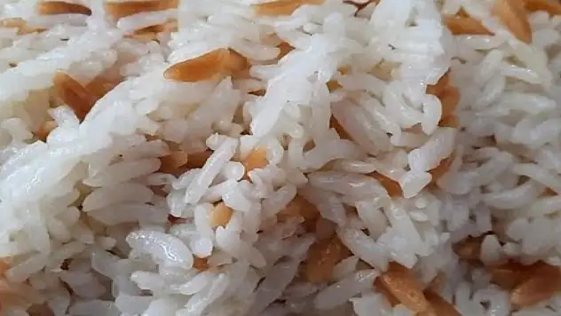 Arta kalan pilavla ne yapılır? Sakın çöpe atmayın... Onunla bakın neler yapılıyor