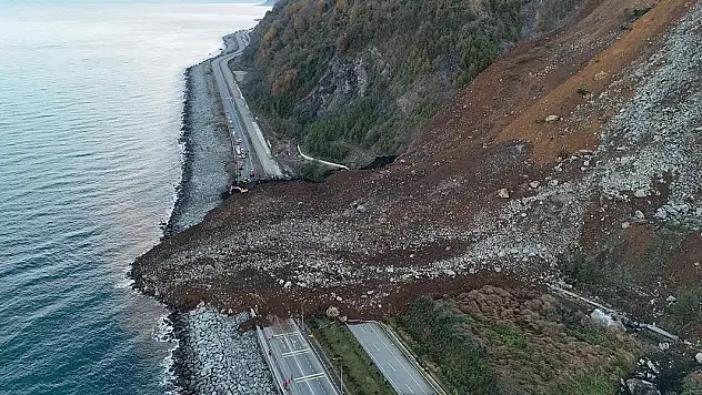 Artvin'deki heyelanda 100 bin ton toprak kütlesi hareket etti
