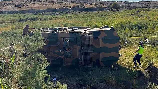 Askeri araç devrildi: 1 şehit, 2 yaralı
