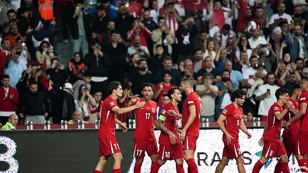 Ay-yıldızlılar Karadağ'ı tek golle geçti