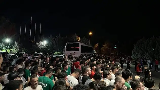 Ay-yıldızlılar Konya'da! Coşkulu karşılaşma