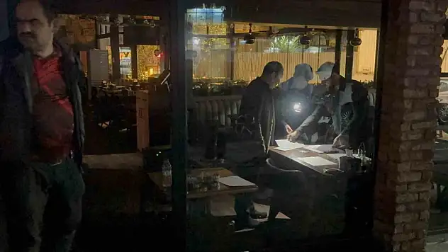 Aynı restoranda yemek yiyen 25 kişi hastanelik oldu! Restoran mühürlendi