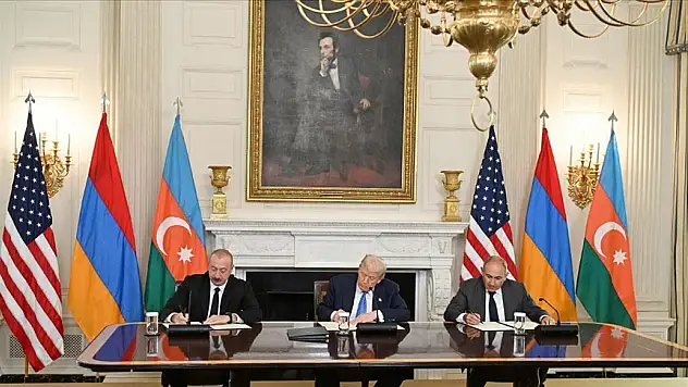 Azerbaycan ve Ermenistan barış anlaşmasını parafladı