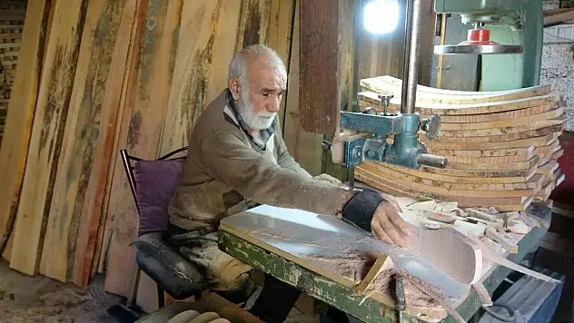 Baba mesleğini 62 yıldır sürdürüyor