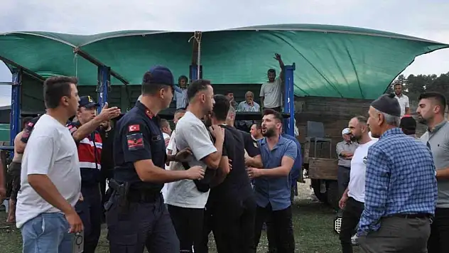 Babasına küfredildi sanan güreşçi ortalığı birbirine kattı