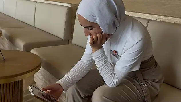 Babasının sınav çıkışı çiçeklerle karşıladığı Çimen'den güzel haber!