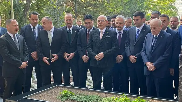 Bahçeli, Türkeş'in mezarını ziyaret etti