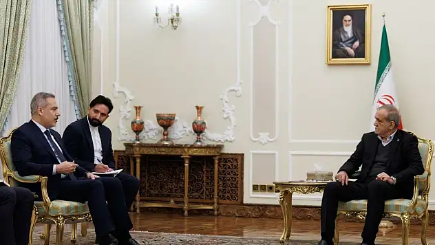 Bakan Fidan, İran Cumhurbaşkanı Pezeşkiyan ile görüştü