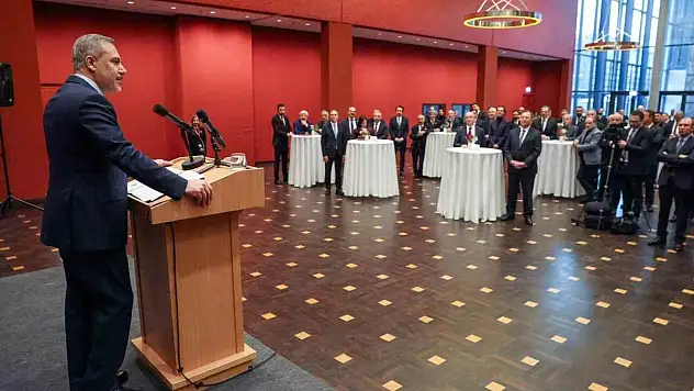 Bakan Fidan, Türkiye'nin Berlin Büyükelçiliğini ziyaret etti