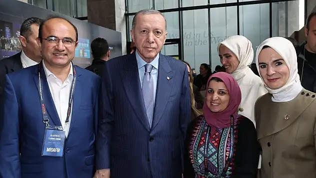Bakan Göktaş, Gazze'de gönüllü olarak görev yaparken yuva kuran profesörü paylaştı