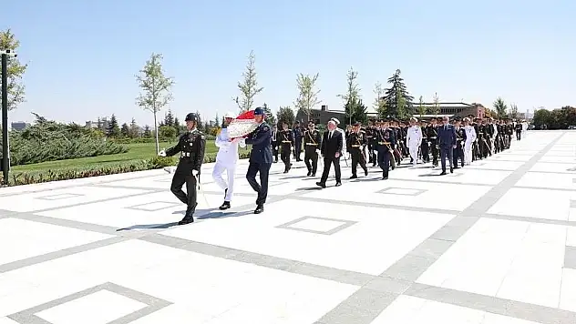 Bakan Güler, Devlet Mezarlığı'nı ziyaret etti