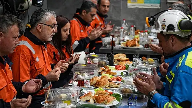 Bakan Işıkhan, maden ocağı işçileriyle sahur yaptı