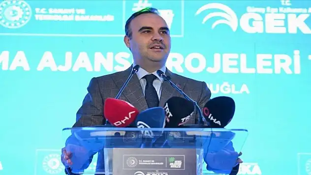 Bakan Kacır: SİHA'larını, deniz platformlarını, kara araçlarını, uydularını üretebilen bir ülkeyiz