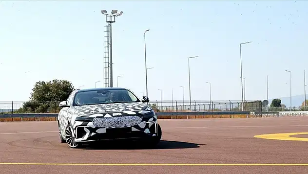 Bakan Kacır Togg'un yeni modeli T10F'yi test etti