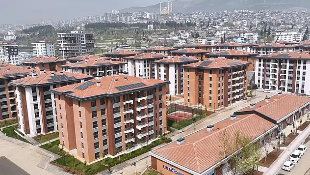 Bakan Kurum: Ebrar Sitesi'nin yerine yaptığımız güvenli, konforlu konutlarımızı tamamladık