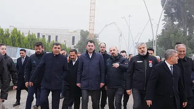 Bakan Kurum, Hatay'da TOKİ şantiyelerini inceledi