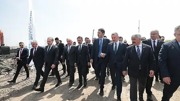 Bakan Kurum: İzmit Körfezi'nde Türkiye ve dünyaya örnek olacak proje yürütüyoruz
