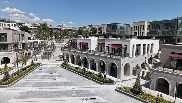 Bakan Kurum paylaştı! Depremin merkez üssü yeniden ayağa kalktı