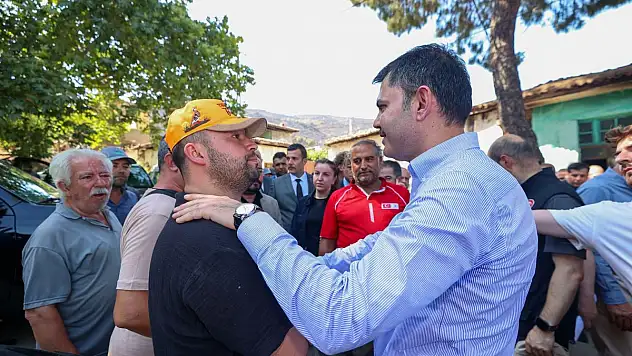 Bakan Kurum, Yangından Etkilenen Köylerin Yaralarını Sarıyor
