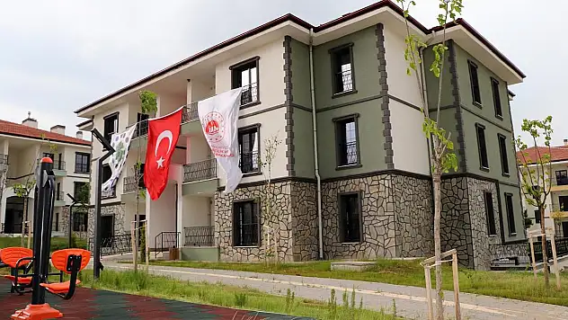 Bakan Kurum, Yüzyılın Konut Projesi'nin örnek dairelerini paylaştı
