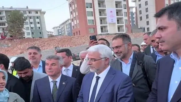 Bakan Murat Kurum ile depremzede kadının diyaloğu duygulandırdı