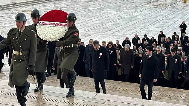 Bakan Tekin, 81 ilden gelen öğretmenlerle Anıtkabir'i ziyaret etti