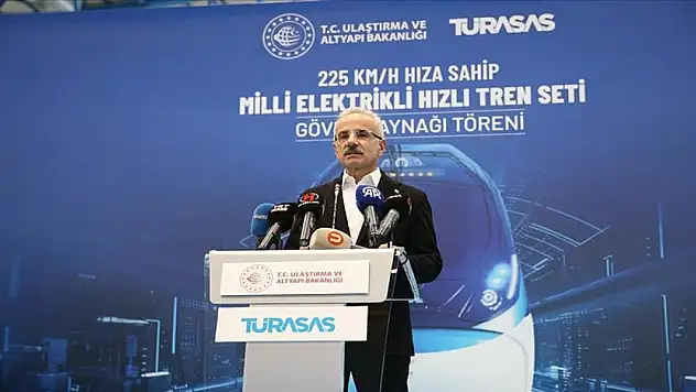 Bakan Uraloğlu: Kendi milli elektrikli trenlerimizi üreterek tarihe damga vuran süreç yaşıyoruz