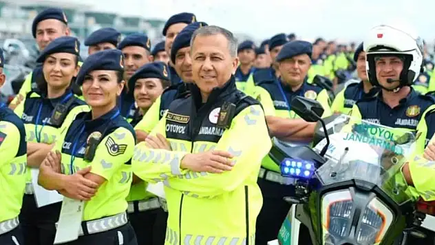 Bakan Yerlikaya, hizmete alınan yeni motosikletlerle deneme turu attı