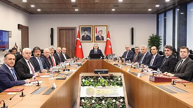 Bakan Yerlikaya: Sahipsiz hayvan konusunu el birliğiyle çözeceğiz
