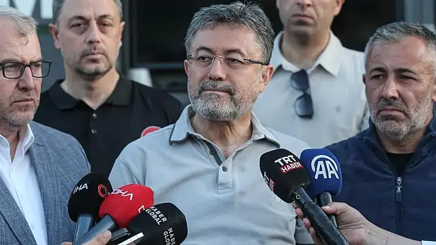 Bakan Yumaklı: 8 aktif yangın var, 4 tanesi kısmen kontrol altına alındı