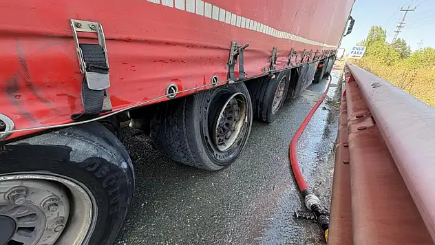 Balataları tutuşan tır yanmaktan kurtarıldı
