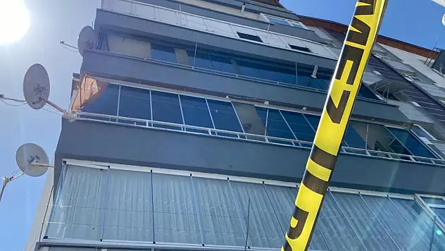Balkondan atlayan Gözde, eski eşinin üzerine düşmüş